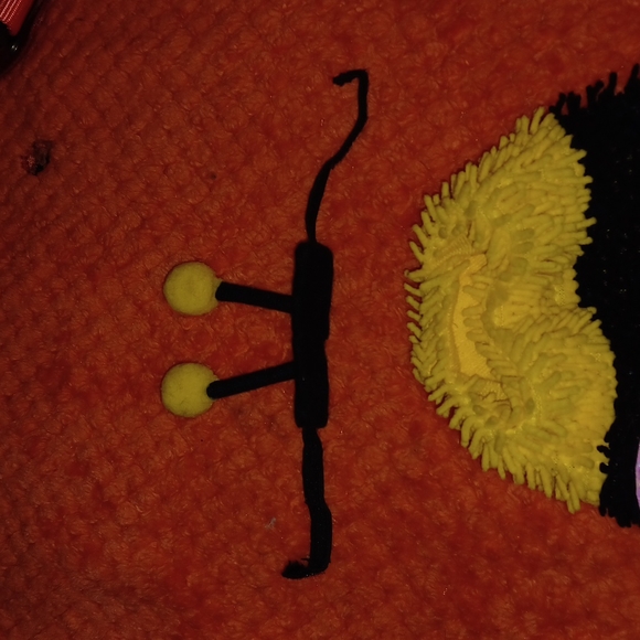 Small Bumblebee pet costume with velcro feelers - Picture 3 of 4